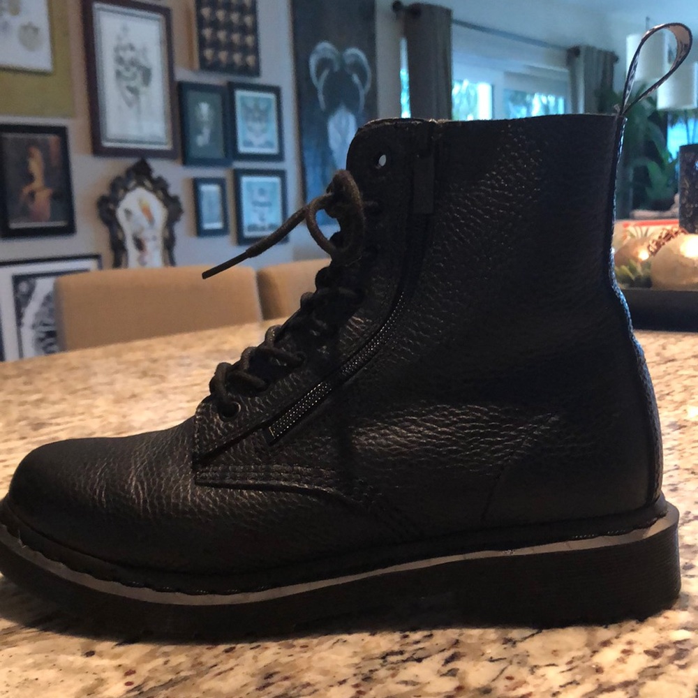 Dr. martens pascal 8 eyelet boot sz8/10